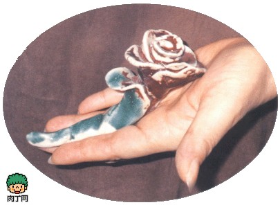 徒手捏制法陶艺作品 陶艺玫瑰花的制作方法