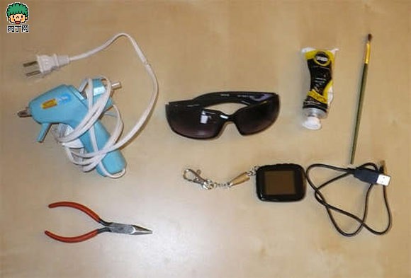 超酷diy眼镜盒作品-电子雷帝眼镜的做法-封存